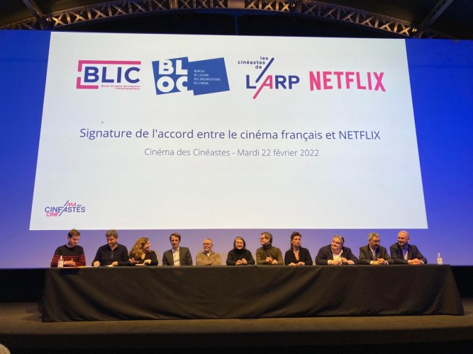 sca-netflix-et-le-cinema-francais-signent-un-premier-accord-historique_signature.jpeg